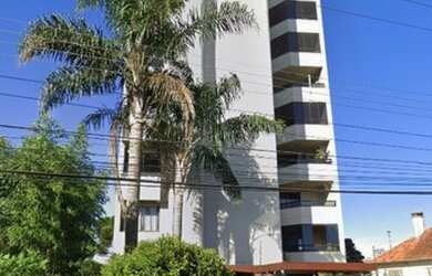 Imagem: O apartamento possui 3 Dormitórios, 1 Banheiro, 1 Vaga na garagem