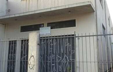 Imagem: O depósito possui 3 Vagas na garagem, 725m² de Área e está