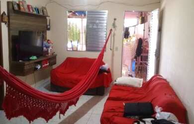 Imagem: A casa possui 2 Dormitórios, 1 Banheiro, 1 Vaga na garagem