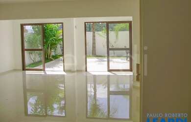 Imagem: A casa em condomínio possui 3 Dormitórios, 4 Banheiros, 2