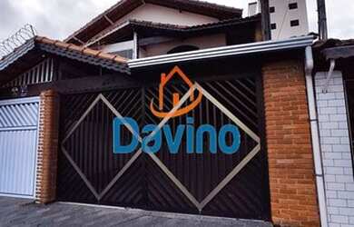 Imagem: A casa possui 3 Dormitórios, 4 Banheiros, 2 Vagas na garagem