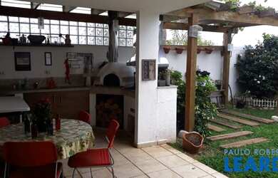 Imagem: A casa em condomínio possui 3 Dormitórios, 4 Banheiros, 2