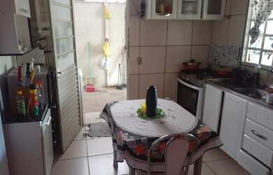 Imagem 2: Vendo ou troco casa. Varanda, 2 Vagas na garageme2 Dormitórios