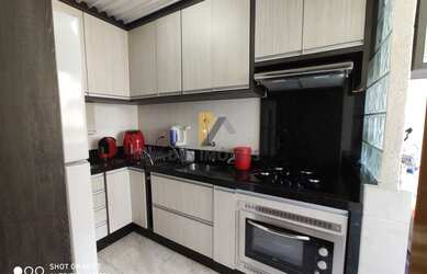 Imagem: O apartamento possui 3 Dormitórios, 1 Banheiro, 1 Vaga na garagem