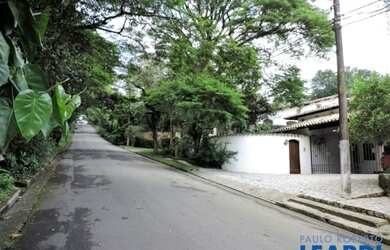 Imagem: A casa em condomínio à venda possui 4 Dormitórios, 4 Banheiros