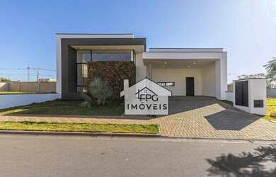 Imagem: A casa em condomínio possui 3 Dormitórios, 4 Banheiros, 2