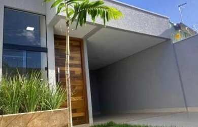 Imagem: A casa possui 3 Dormitórios, 2 Banheiros, 2 Vagas na garagem