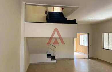 Imagem: A casa possui 3 Dormitórios, 1 Banheiro, 2 Vagas na garagem