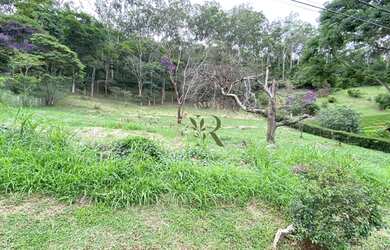 Imagem: O terreno e está localizado em Pedro do Rio, Petrópolis à