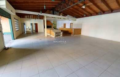 Imagem: A casa possui 1 Dormitório, 4 Banheiros, 294m² de Área, Churrasqueira