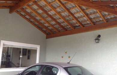 Imagem: A casa possui 3 Dormitórios, 4 Banheiros, 2 Vagas na garagem