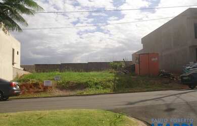 Imagem: O terreno possui 301m² de Área e está localizado em Roncáglia