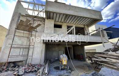 Imagem: A casa em condomínio possui 4 Dormitórios, 5 Banheiros, 300m²