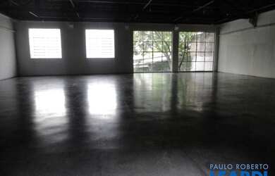 Imagem: O depósito possui 3 Vagas na garagem, 495m² de Área e está