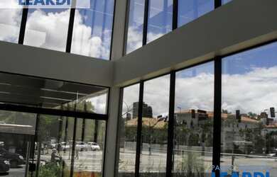 Imagem: O depósito possui 5 Vagas na garagem e 520m² de Área e está