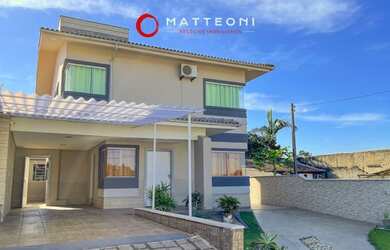 Imagem: A casa possui 3 Dormitórios, 3 Banheiros, 2 Vagas na garagem