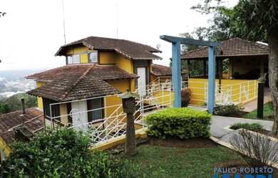 Imagem: A casa em condomínio possui 5 Dormitórios, 5 Banheiros, 4