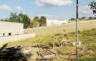 Imagem: O terreno possui 308m² de Área e está localizado em Pinheiro