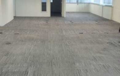 Imagem: O depósito possui 5 Vagas na garagem, 447m² de Área e está