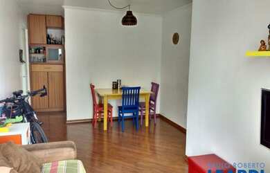 Imagem: O apartamento possui 3 Dormitórios, 1 Banheiro, 1 Vaga na garagem