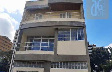 Imagem: O depósito possui 5 Vagas na garagem e 592m² de Área e está