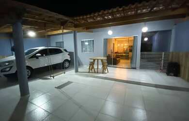 Imagem: A casa possui 2 Dormitórios, 1 Banheiro, 2 Vagas na garagem