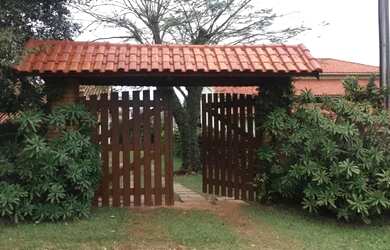 Imagem: A casa possui 3 Dormitórios, 3 Banheiros, 5 Vagas na garagem