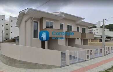 Imagem: A casa possui 2 Dormitórios, 2 Banheiros, 2 Vagas na garagem