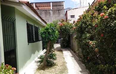 Imagem: A casa possui 3 Dormitórios, 1 Banheiro, 1 Vaga na garagem