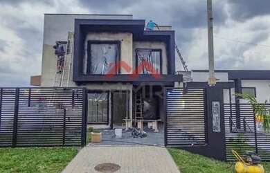 Imagem: A casa possui 3 Dormitórios, 2 Banheiros, 3 Vagas na garagem