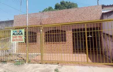 Imagem: A casa possui 4 Dormitórios, 2 Banheiros, 200m² de Área e