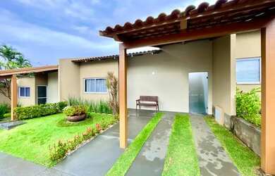 Imagem: A casa possui 2 Dormitórios, 2 Banheiros, 2 Vagas na garagem