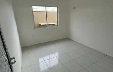 Imagem: A casa possui 3 Dormitórios, 2 Banheiros, 2 Vagas na garagem