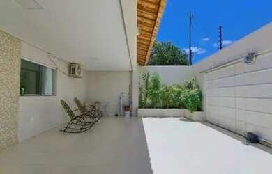 Imagem: A casa possui 3 Dormitórios, 2 Banheiros, 1 Vaga na garagem