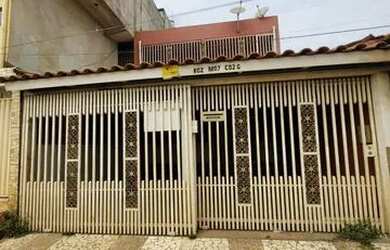 Imagem: A casa possui 3 Dormitórios, 2 Banheiros, 3 Vagas na garagem