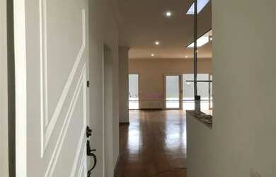 Imagem: A casa em condomínio possui 4 Dormitórios, 2 Banheiros, 3