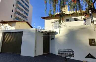 Imagem: A casa possui 2 Dormitórios, 2 Banheiros, 2 Vagas na garagem