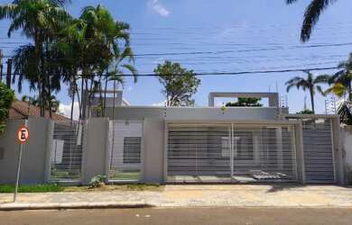 Imagem: A casa possui 3 Dormitórios, 3 Banheiros, 2 Vagas na garagem