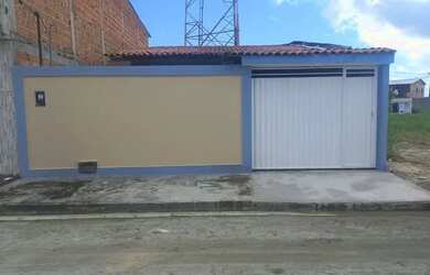 Imagem: A casa possui 2 Dormitórios, 2 Banheiros, 1 Vaga na garagem