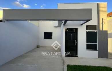 Imagem: A casa possui 3 Dormitórios e 2 Banheiros e está localizado