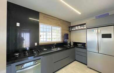 Imagem: A casa em condomínio possui 3 Dormitórios, 4 Banheiros, 2