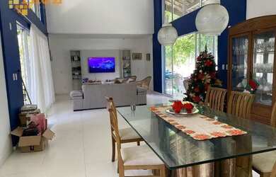 Imagem: A casa possui 3 Dormitórios, 4 Banheiros, 5 Vagas na garagem