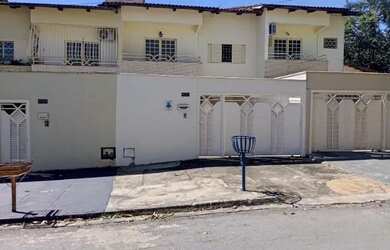 Imagem: A casa em condomínio possui 4 Dormitórios, 4 Banheiros, 2