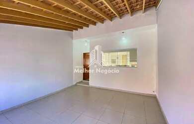 Imagem: A casa possui 2 Dormitórios, 2 Banheiros, 2 Vagas na garagem