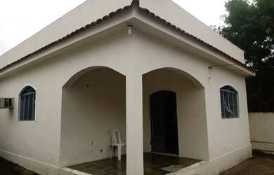 Imagem: A casa possui 3 Dormitórios, 1 Banheiro, 5 Vagas na garagem