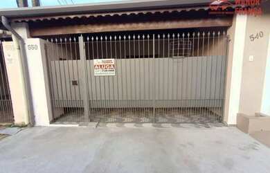 Imagem: A casa possui 2 Dormitórios, 2 Banheiros, 1 Vaga na garagem