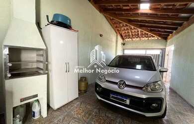 Imagem: A casa possui 2 Dormitórios, 2 Banheiros, 2 Vagas na garagem