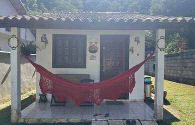 Imagem: A casa possui 1 Dormitório, 1 Banheiro, 5 Vagas na garagem