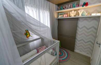 Imagem: A casa possui 2 Dormitórios, 2 Banheiros, 2 Vagas na garagem