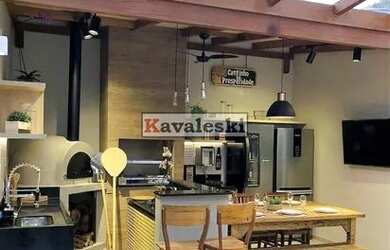 Imagem: A casa possui 3 Dormitórios, 4 Banheiros, 3 Vagas na garagem